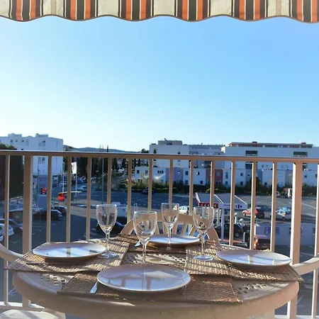 4 Couchages Proche Avec Parking Et Balcon Au Lavandou - Fr-1-251-557 *