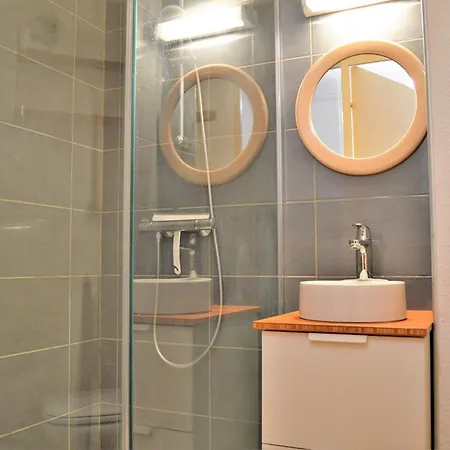 4 Couchages Proche Avec Parking Et Balcon Au Lavandou - Fr-1-251-557 * Ле-Лаванду