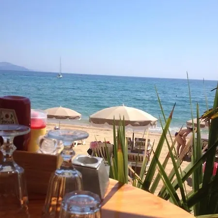 4 Couchages Proche Avec Parking Et Balcon Au Lavandou - Fr-1-251-557 Апартаменты Ле-Лаванду