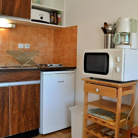 4 Couchages Proche Avec Parking Et Balcon Au Lavandou - Fr-1-251-557 Ле-Лаванду