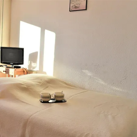 4 Couchages Proche Avec Parking Et Balcon Au Lavandou - Fr-1-251-557 Апартаменты *