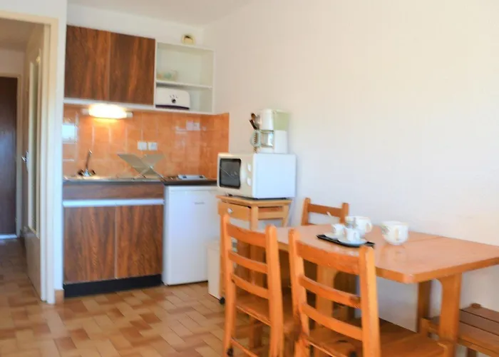 4 Couchages Proche Avec Parking Et Balcon Au Lavandou - Fr-1-251-557 Apartman