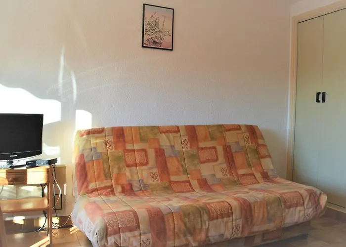 4 Couchages Proche Avec Parking Et Balcon Au Lavandou - Fr-1-251-557