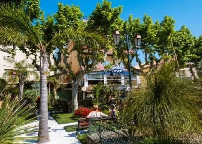 Apartman 4 Couchages Proche Avec Parking Et Balcon Au Lavandou - Fr-1-251-557 *