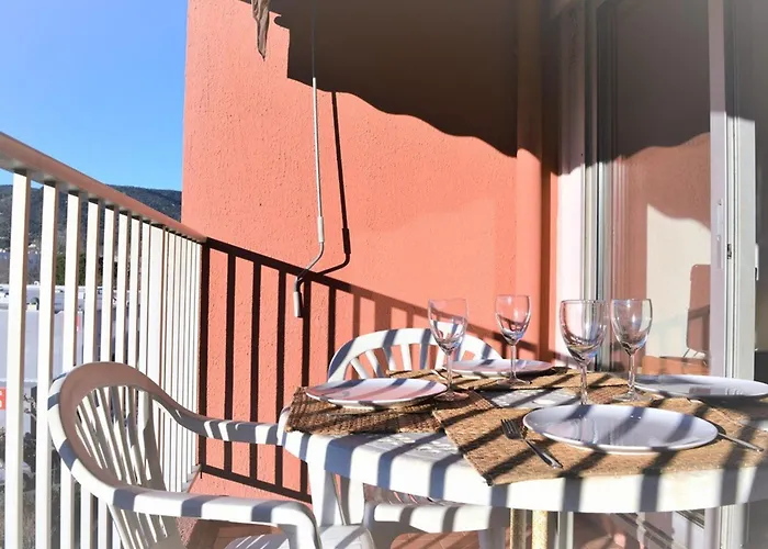 4 Couchages Proche Avec Parking Et Balcon Au Lavandou - Fr-1-251-557 *