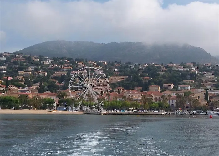 4 Couchages Proche Avec Parking Et Balcon Au Lavandou - Fr-1-251-557